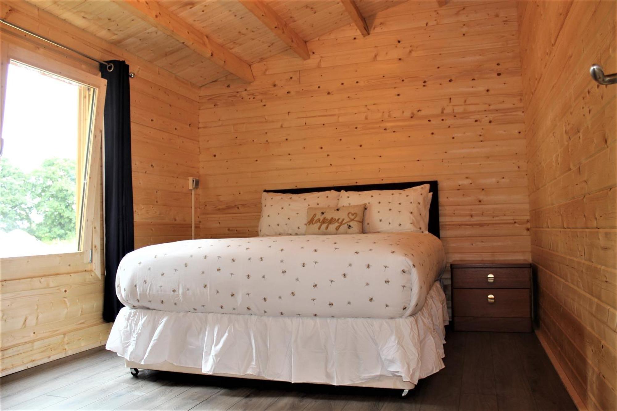 Stunning 5-Bed Cabin In Ashton Under Hill Ившем Экстерьер фото