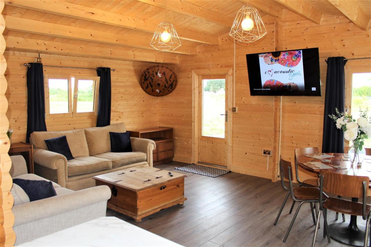 Stunning 5-Bed Cabin In Ashton Under Hill Ившем Экстерьер фото