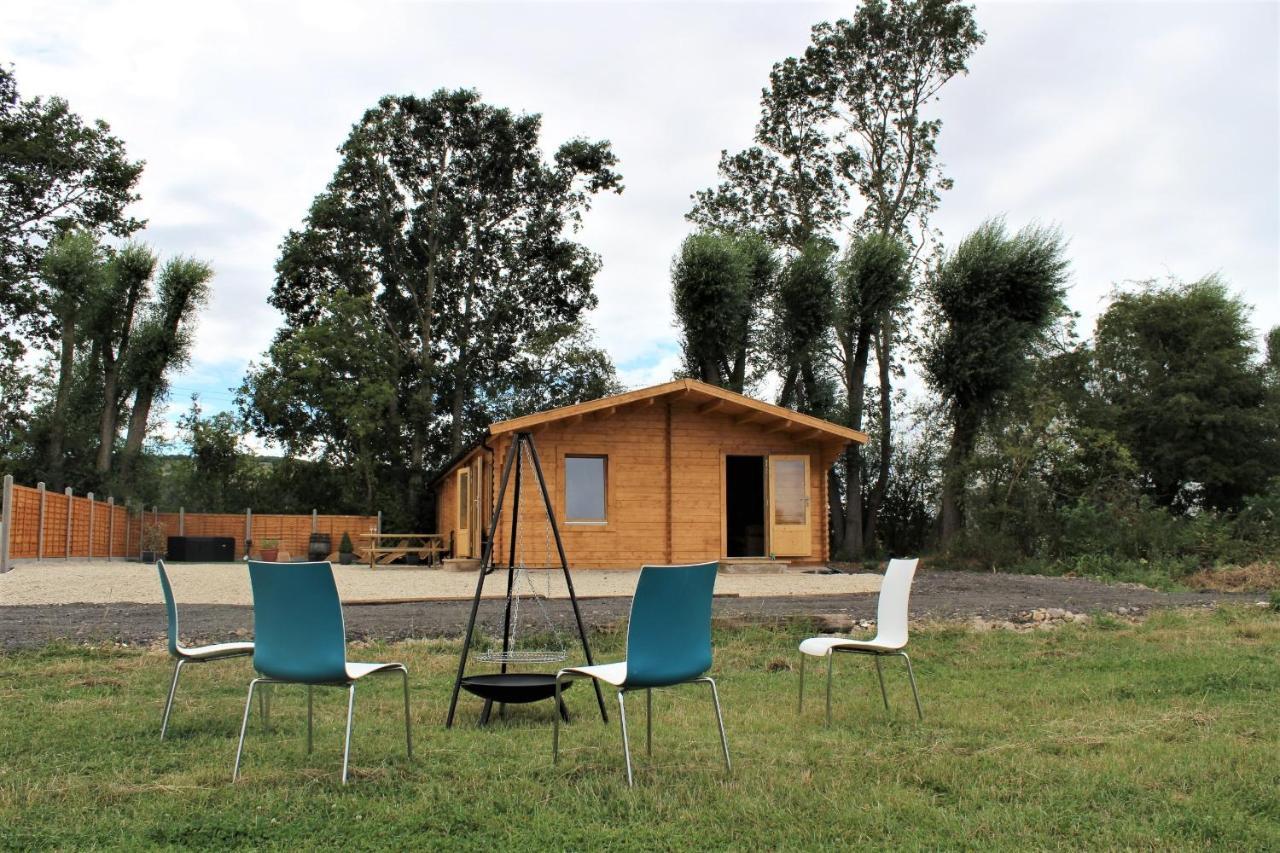 Stunning 5-Bed Cabin In Ashton Under Hill Ившем Экстерьер фото